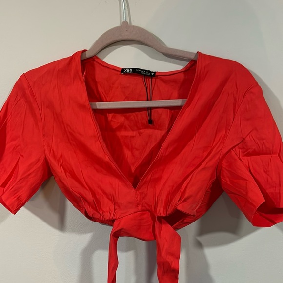 Zara Tops - ⭐️2/$10 - crop top